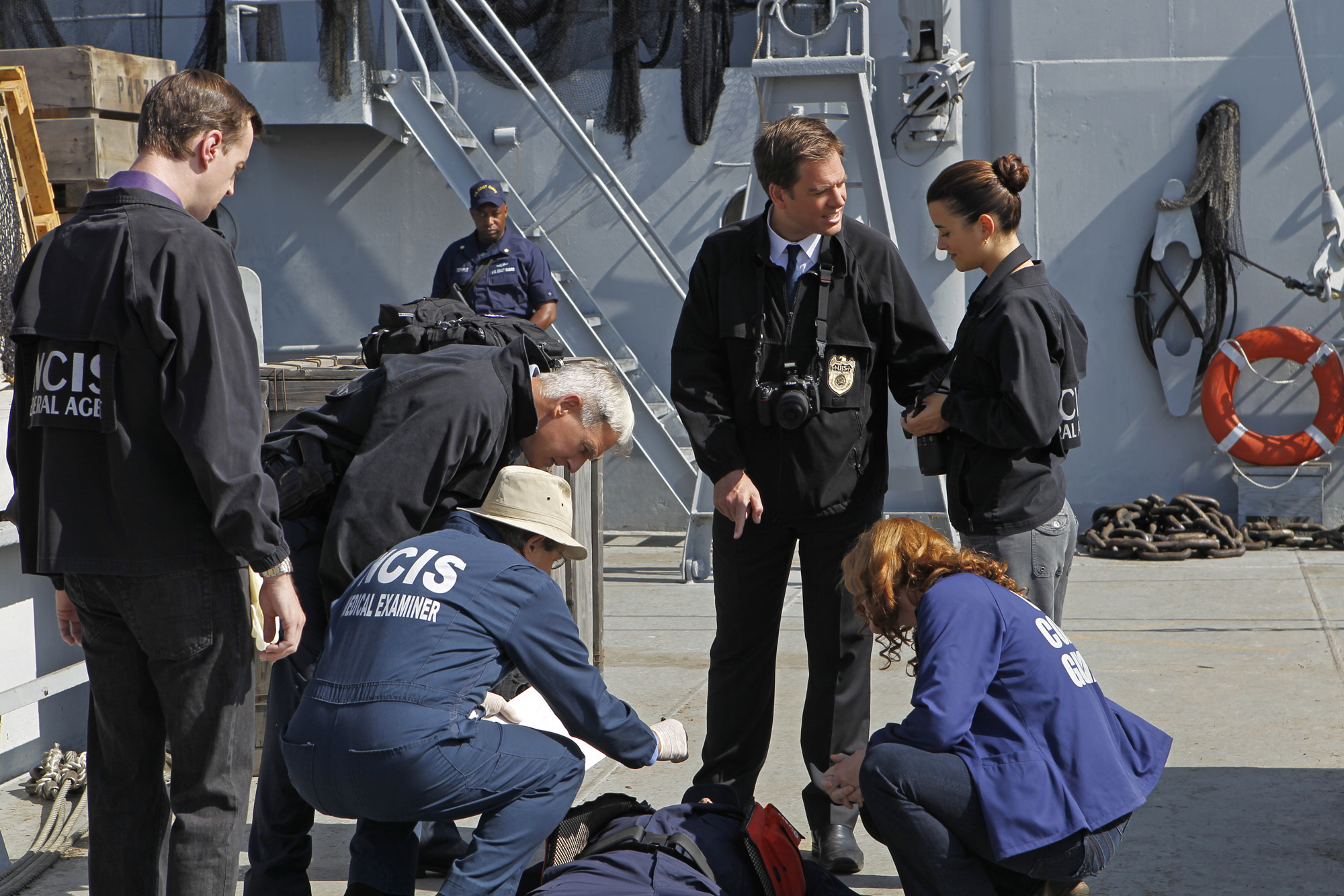 Michael Weatherly as Anthony DiNozzo and Cote de Pablo as Ziva David  